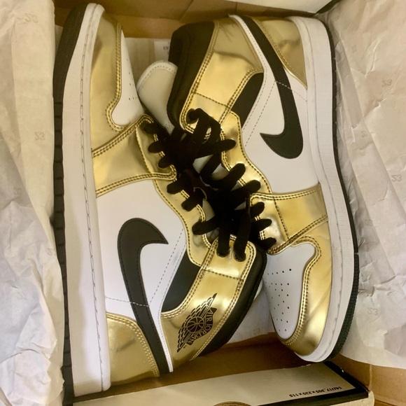 Nike Air Jordan 1 Mid SE \